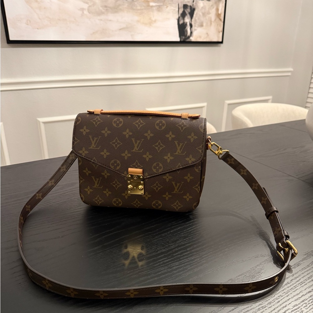 Louis Vuitton Monogram Pochette Métis